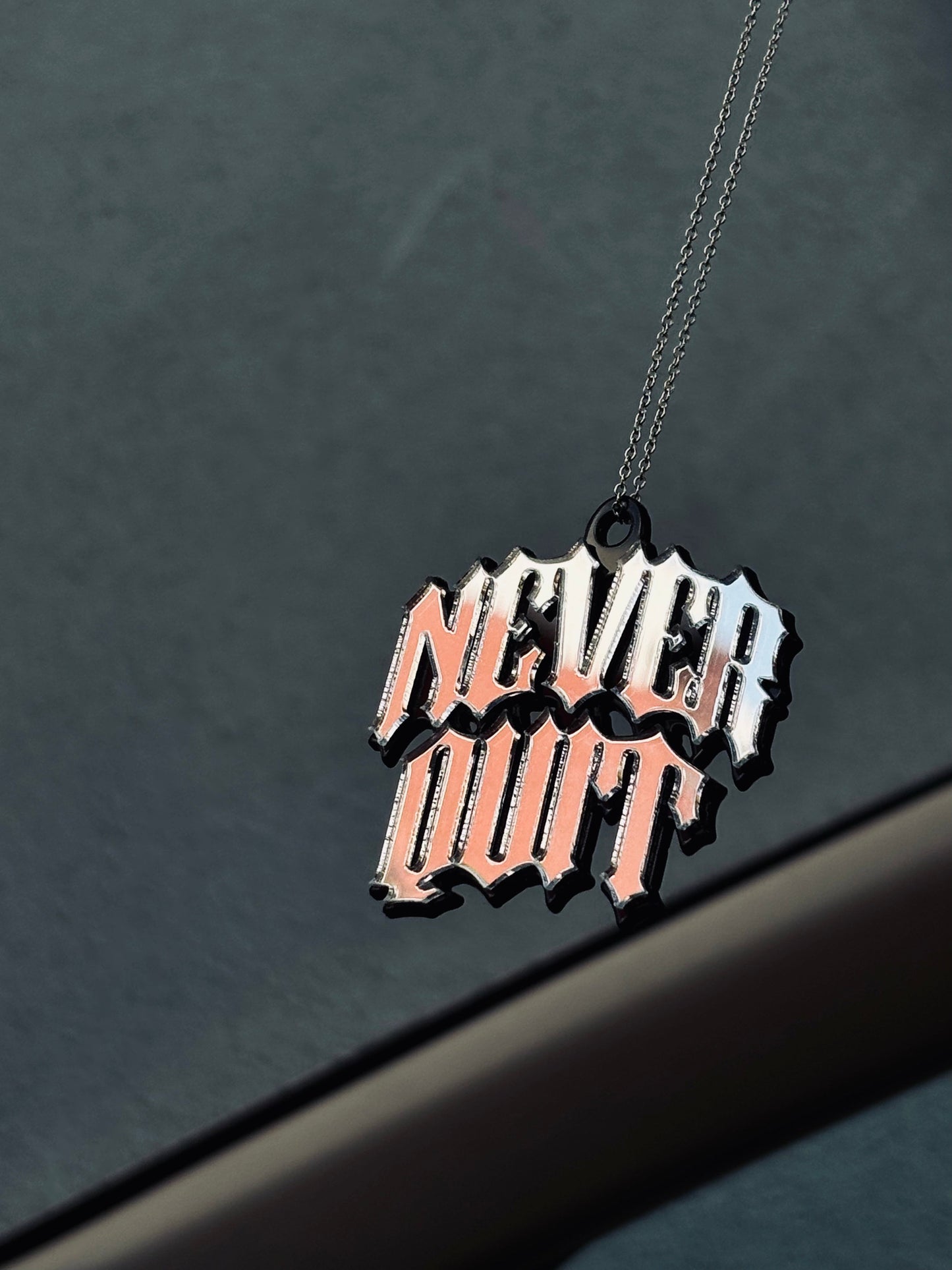 PENDANT NEVER QUIT