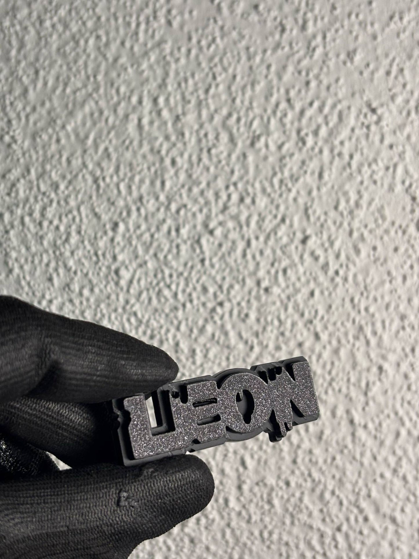 LEON